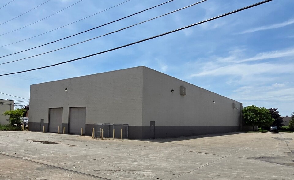 More Photos Of 44538 Macomb Industrial Dr, Clinton Township Warehouse For Lease