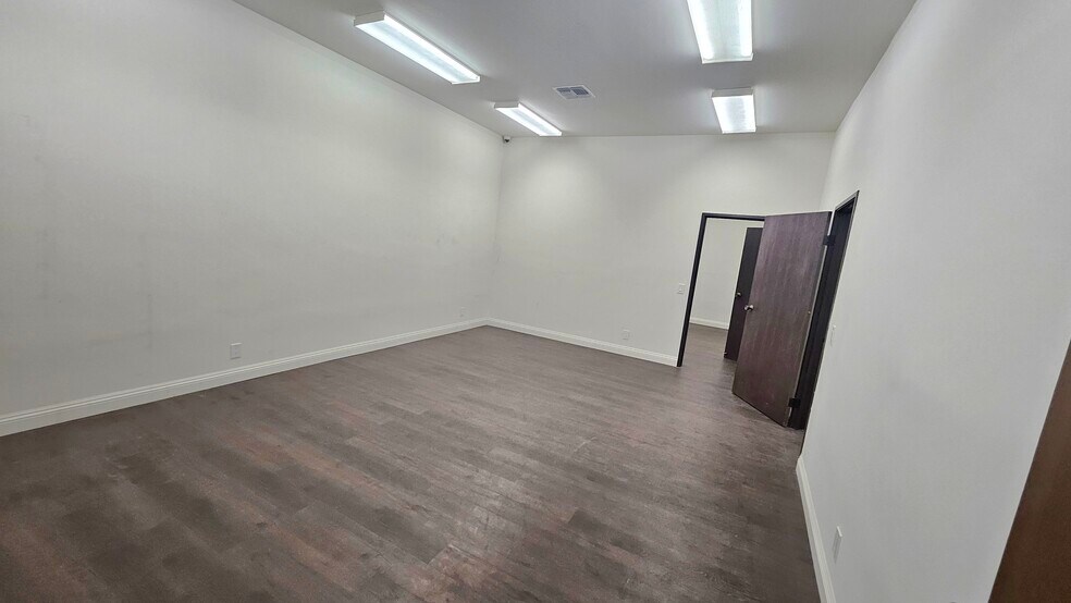 More Photos Of 465 E 32nd St, Los Angeles Warehouse For Sale