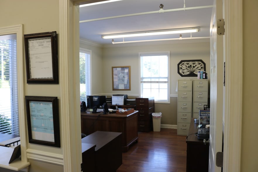More Photos Of 2415 Lusk St, Guntersville Warehouse For Sale