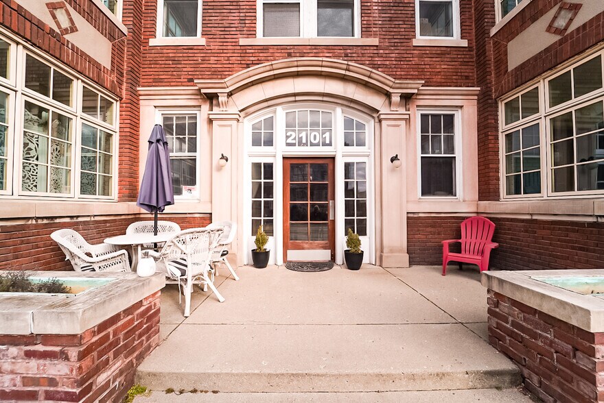 More Photos Of 2101 N Pennsylvania St, Indianapolis Apartments For Sale