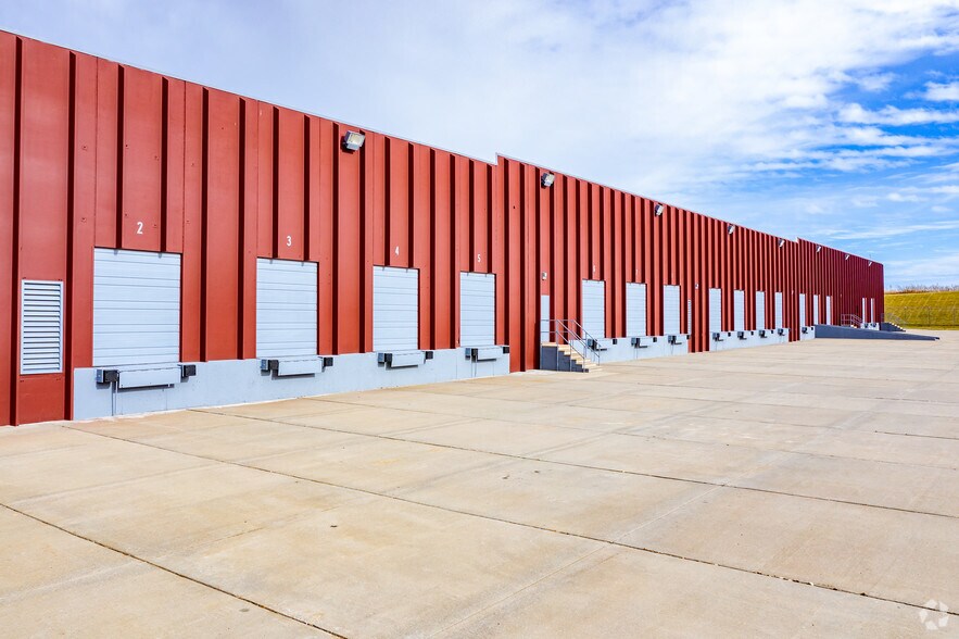 More Photos Of 11651 NW Ambassador Dr, Kansas City Distribution For Lease