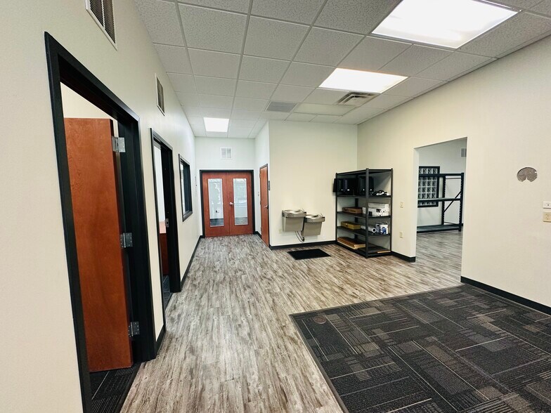 More Photos Of 12276 San Jose Blvd, Jacksonville Coworking Space
