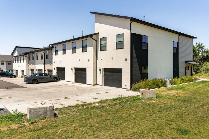 More Photos Of 254 N Spring Creek Pky, Providence Apartments For Sale