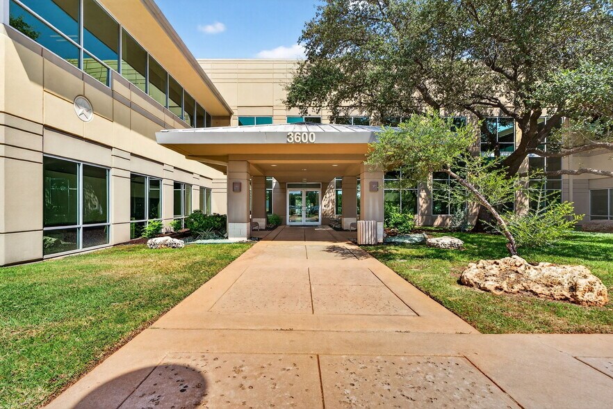 More Photos Of 3600 W Parmer Ln, Austin Office For Sale