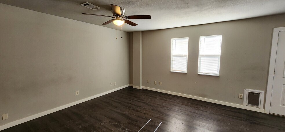 More Photos Of 426 1st St, Kersey Carwash For Sale