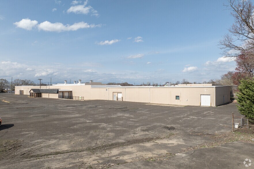 Primary Photo Of 1206 Route 130 N, Burlington Flex For Sale