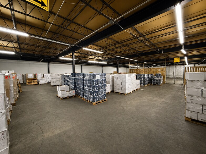 More Photos Of 191 Hanse Ave, Freeport Warehouse For Sale