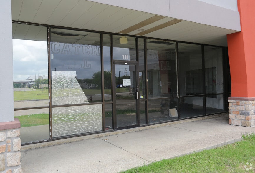 More Photos Of 3005-3007 S Carrier Pky, Grand Prairie Unknown For Lease