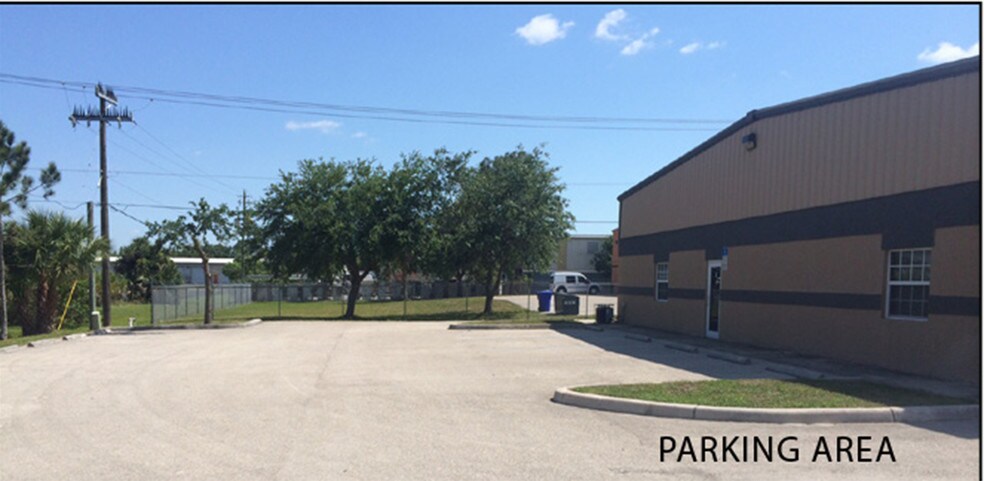 More Photos Of 5641 Division Dr, Fort Myers Warehouse For Lease