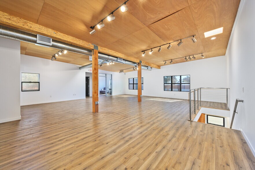More Photos Of 4207-4215 W Jefferson Blvd, Los Angeles Loft Creative Space For Lease