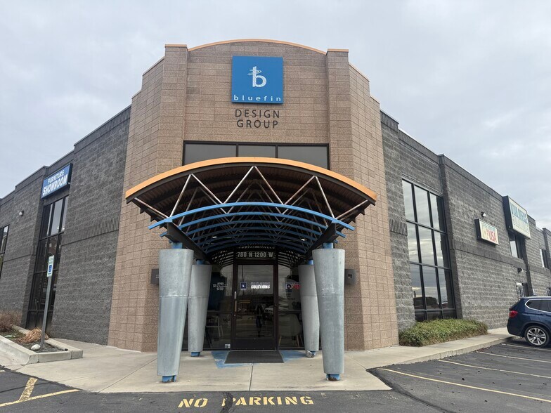 More Photos Of 780 N 1200 W, Orem Showroom For Lease