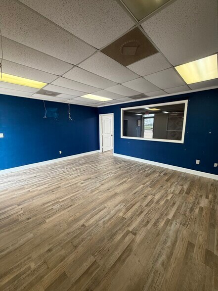 More Photos Of 4429 Spencer Hwy, Pasadena Warehouse For Lease