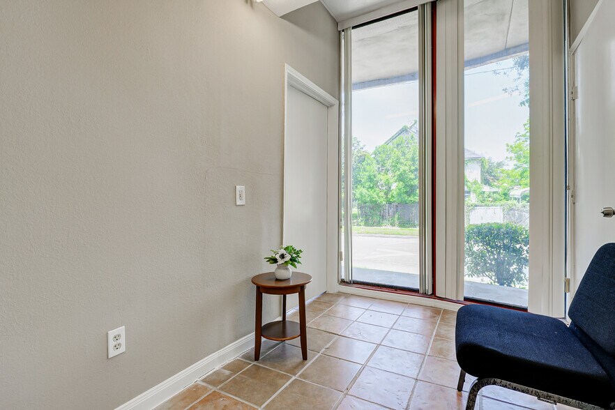 More Photos Of 2601 Prospect St, Houston Medical For Sale