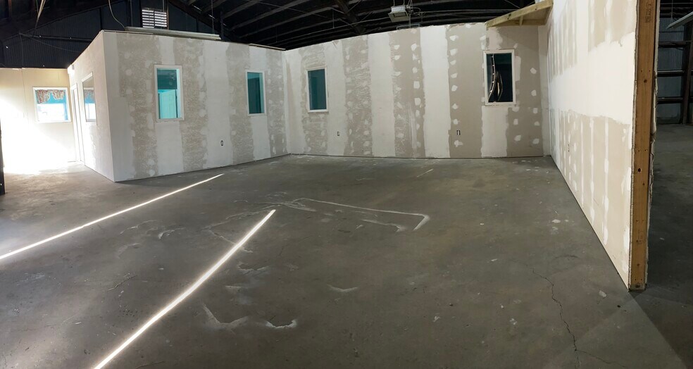 More Photos Of 41 Spring St, Jacksonville Warehouse For Sale