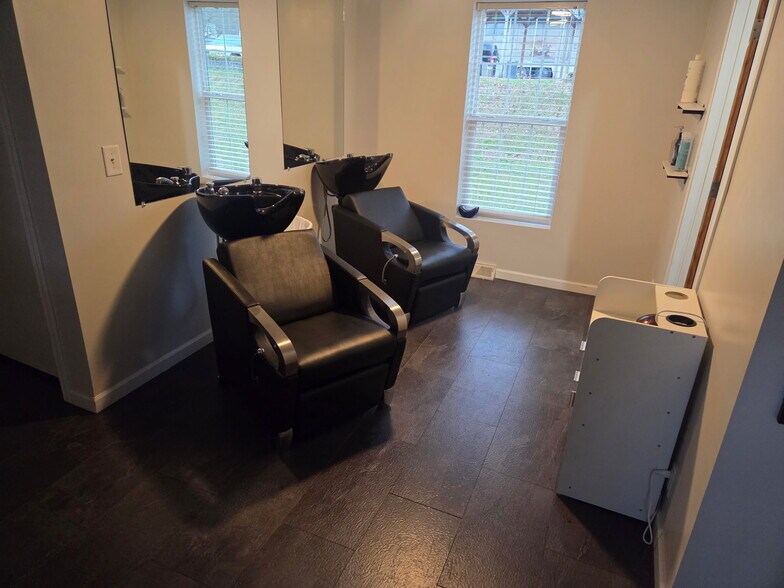 More Photos Of 402 5th St, New Haven Storefront For Sale