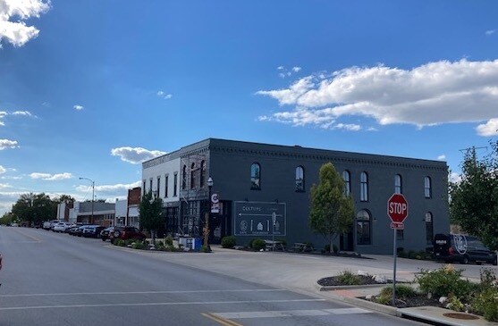 More Photos Of 504 E Commercial St, Springfield Storefront Retail Residential For Lease