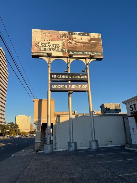 More Photos Of 5801 Westheimer Rd, Houston Freestanding For Lease