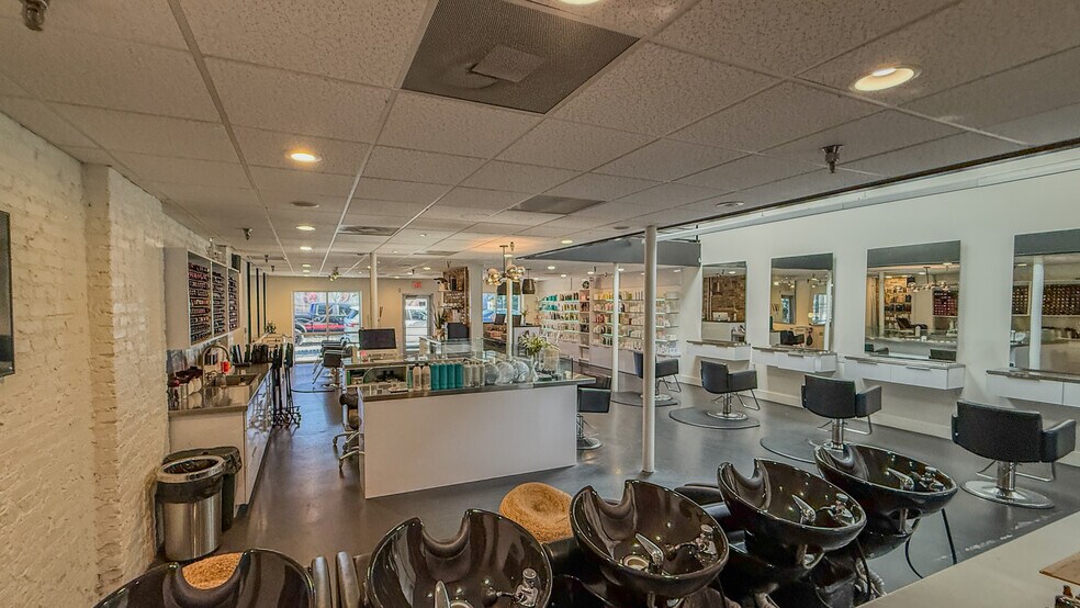 More Photos Of 7-15 W Main Street, Pensacola General Retail For Sale