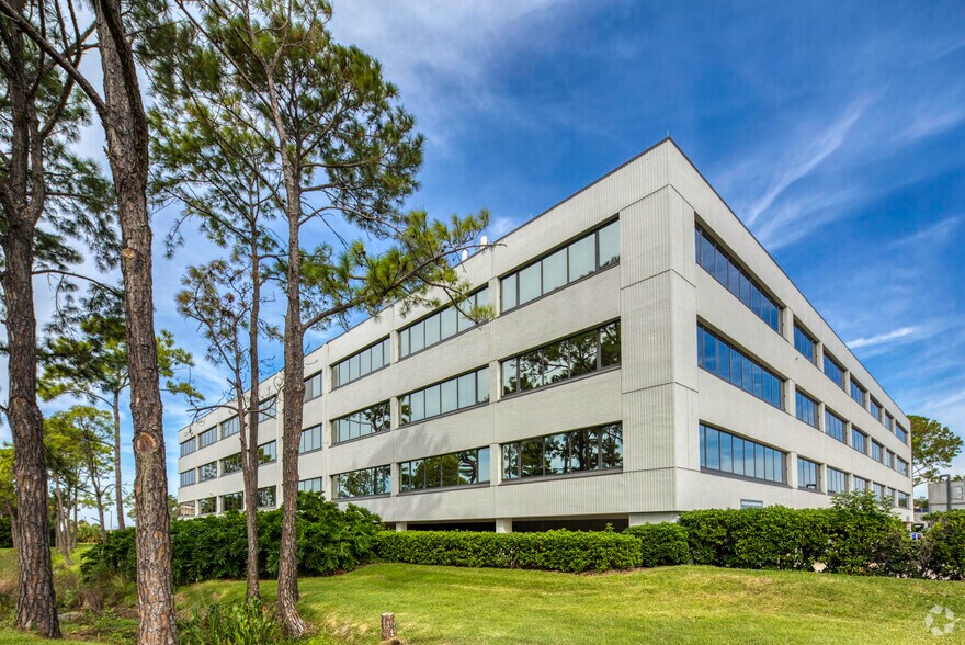 More Photos Of 405 N Reo St, Tampa Office For Lease