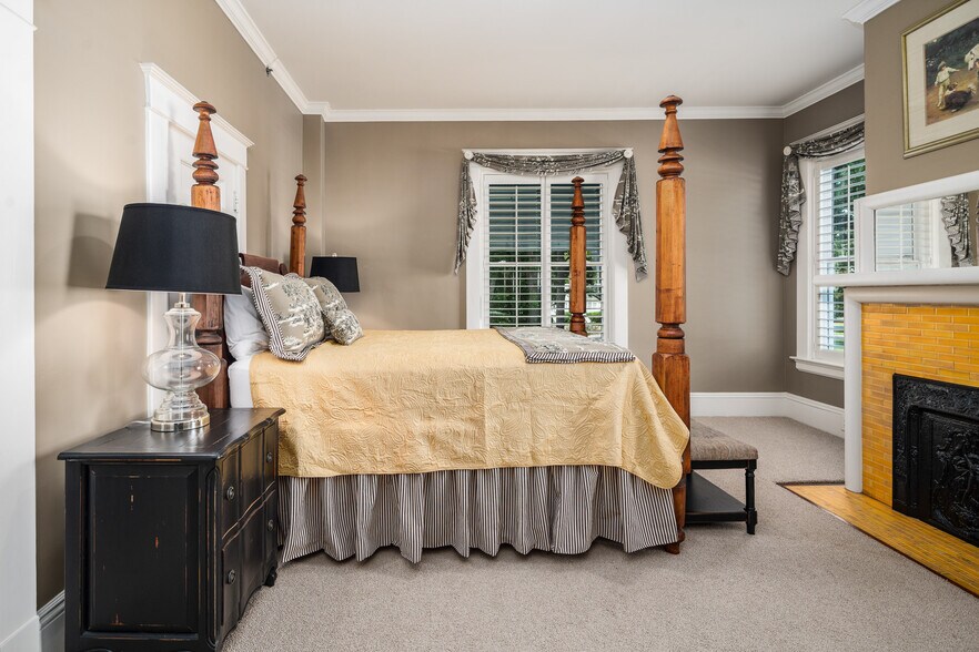 More Photos Of 738 E Main St, Belhaven Hotel For Sale