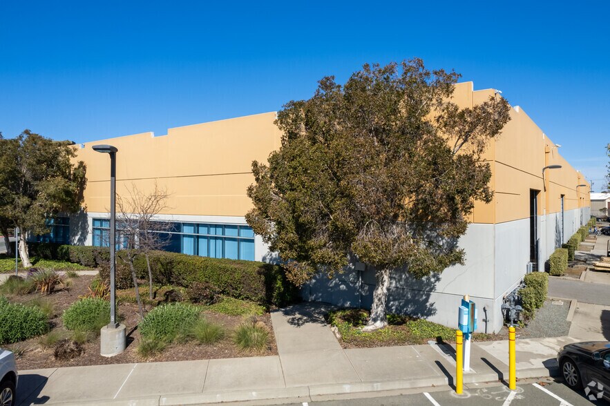 More Photos Of 860 Harbour Way S, Richmond Flex For Lease