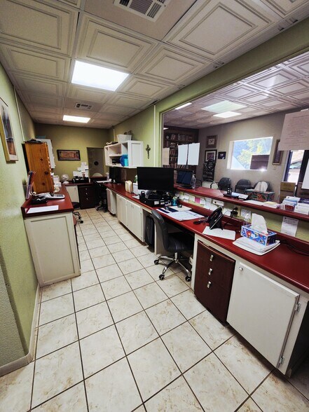 More Photos Of 1111 Worth St, Hemphill Office For Sale