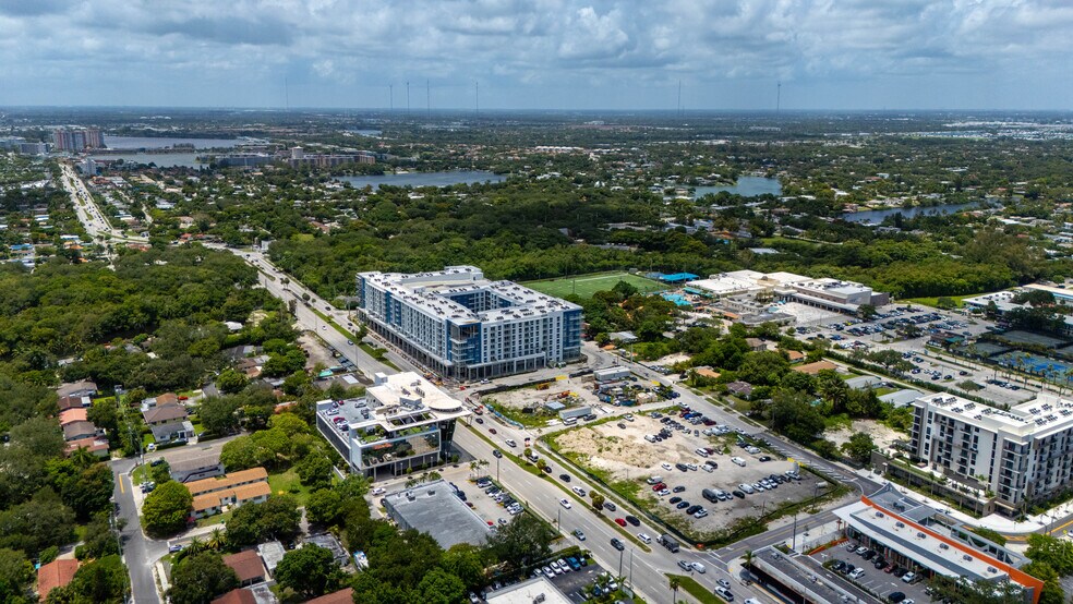 More Photos Of 2420 NE Miami Gardens Dr, Miami Office For Lease