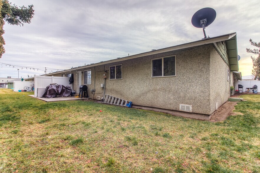 More Photos Of 1704 S 12th Ave, Yakima Apartments For Sale