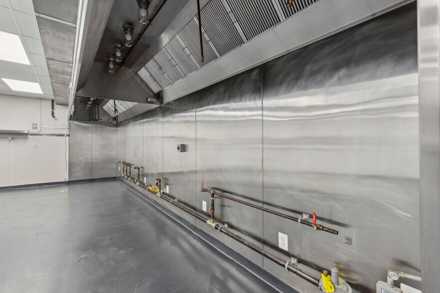 More Photos Of 102 N Rogers St, Aberdeen Restaurant For Sale