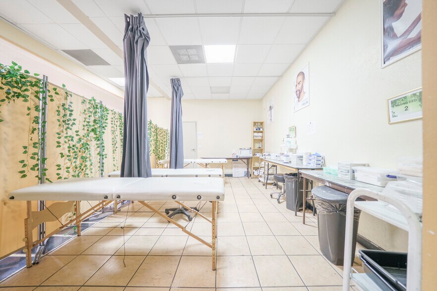 More Photos Of 1517 S Western Ave, Los Angeles Freestanding For Sale