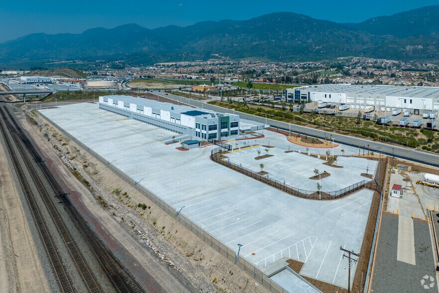 More Photos Of 5770 N Industrial Pky, San Bernardino Truck Terminal For Lease
