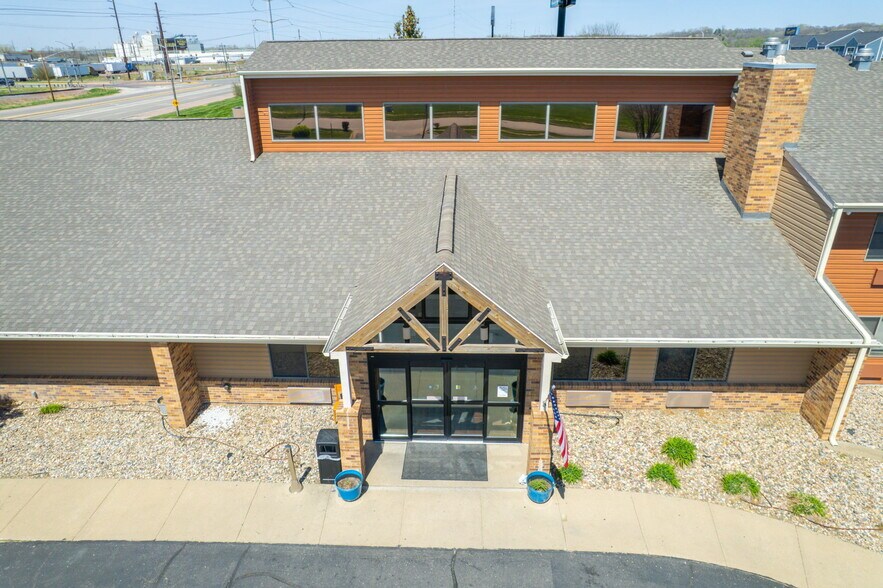 More Photos Of 4230 S Lewis Blvd, Sioux City Hotel For Sale
