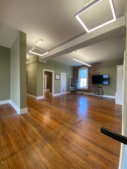 More Photos Of 2301 12th Ave, Nashville Storefront Retail Office For Lease