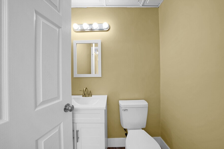 More Photos Of 1095 W Huron St, Waterford Medical For Sale