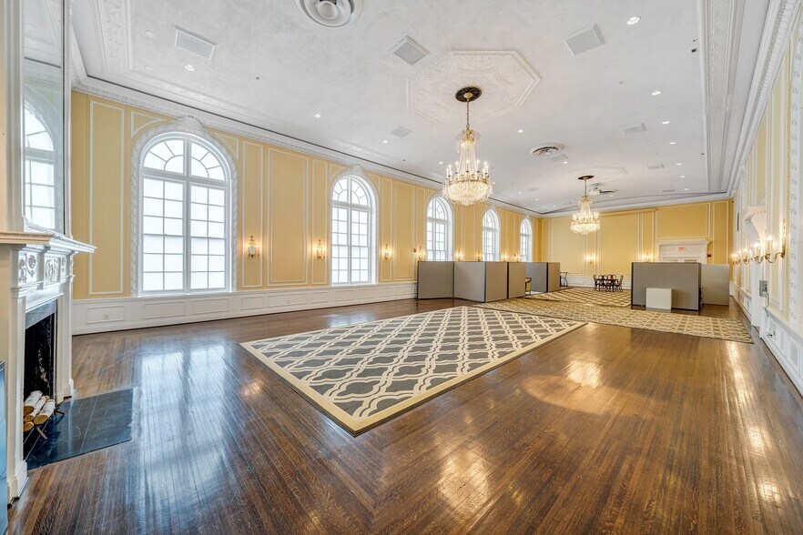 More Photos Of 611 S Jefferson St, Roanoke Apartments For Lease
