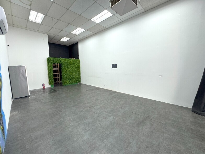 More Photos Of 1100-1106 S Los Angeles St, Los Angeles General Retail For Sale
