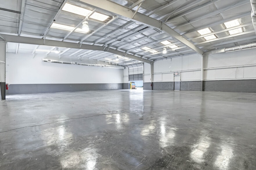 More Photos Of 1782 Calumet St, Clearwater Warehouse For Lease