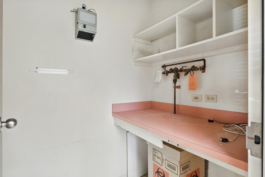 More Photos Of 3 Northwestern Dr, Bloomfield Medical For Lease