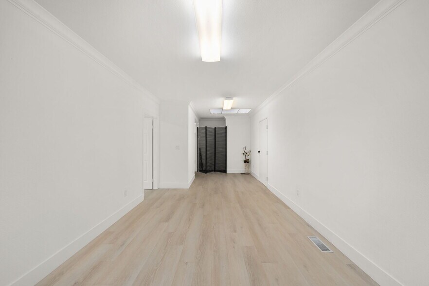 More Photos Of 607 N Anaheim Blvd, Anaheim Office For Sale