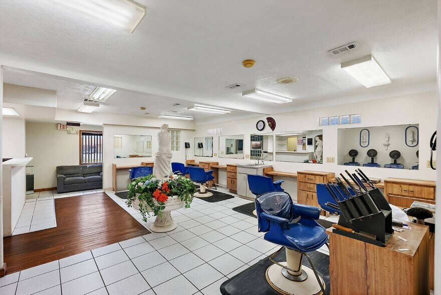 More Photos Of 3425 22nd Ave S, Saint Petersburg Storefront For Sale