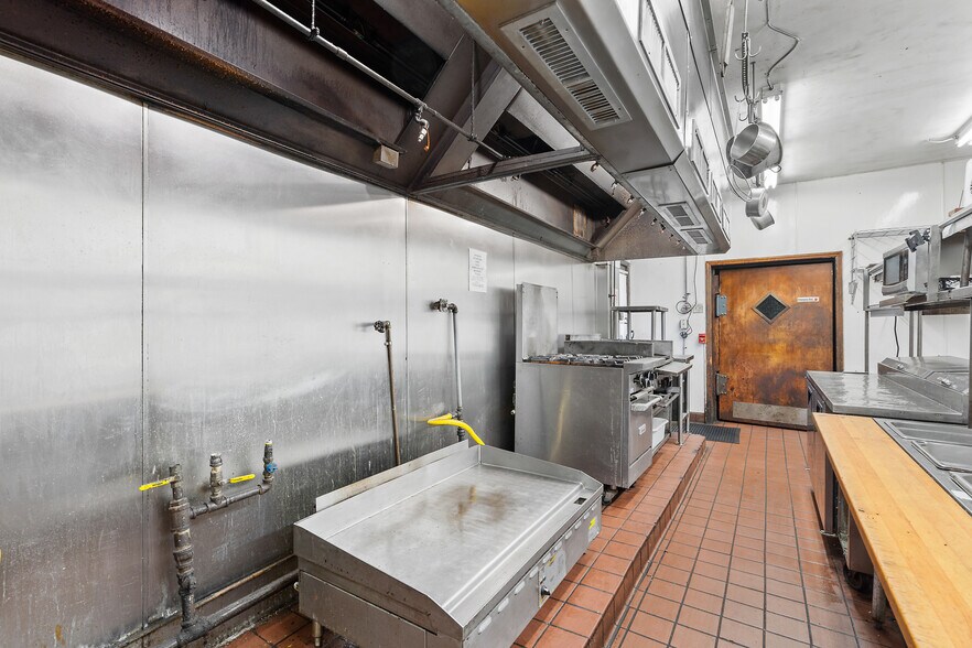 More Photos Of 700 N Salina St, Syracuse Restaurant For Sale
