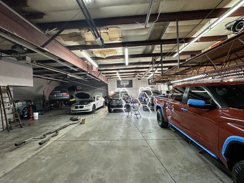 More Photos Of 2101 S Platte River Dr, Denver Warehouse For Lease