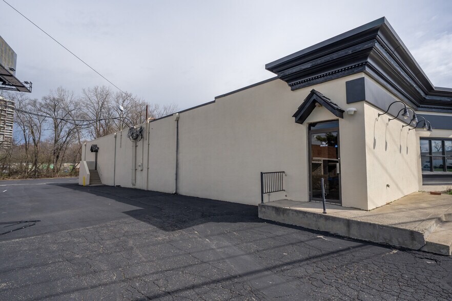 More Photos Of 1130 Dublin Rd, Columbus Restaurant For Sale