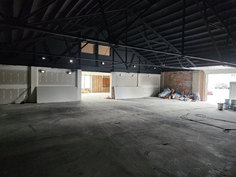 More Photos Of 1558 Washington St E, Charleston Light Manufacturing For Lease