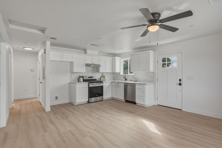 More Photos Of 1646 Clinton St, Delano Multifamily For Sale
