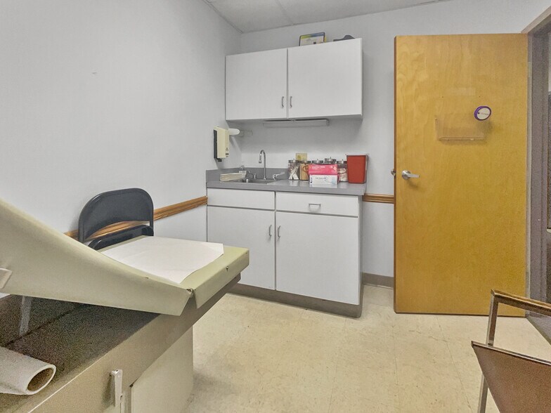 More Photos Of 608 N High St, Millville Medical For Sale