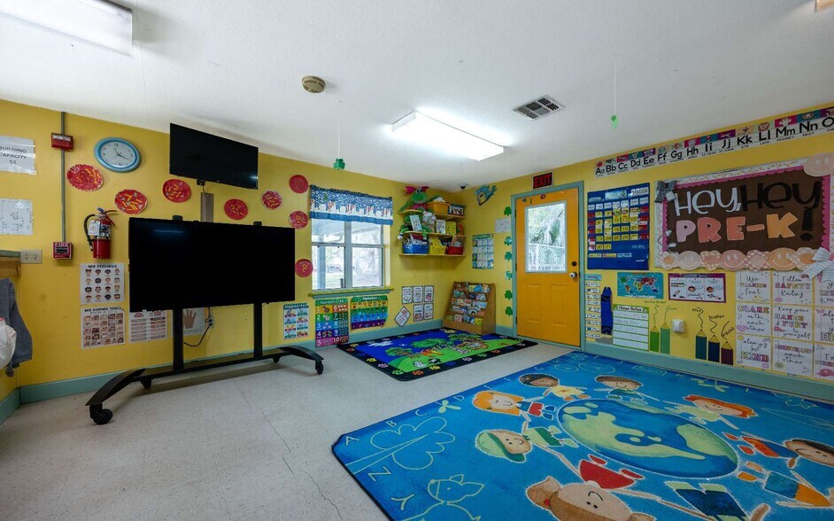 More Photos Of 311 NE Crawford St, Mayo Office For Sale