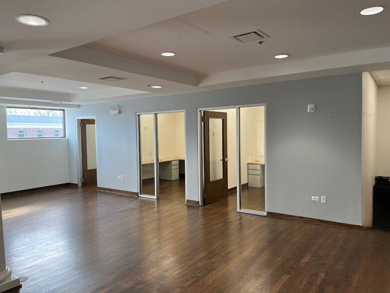 More Photos Of 35 E 1st St, Hinsdale Storefront Retail Office For Lease