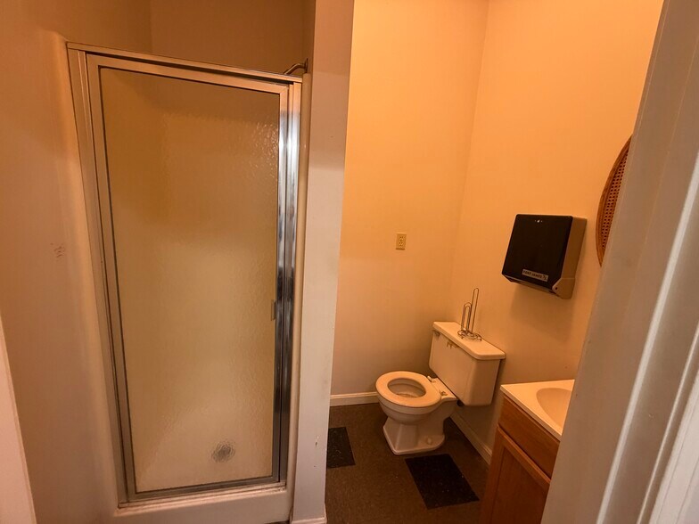 More Photos Of 319 Cathedral Manor, Bardstown Office Residential For Lease