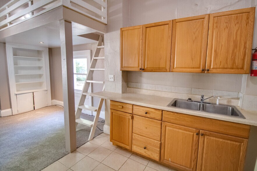 More Photos Of 1011 State St, Alton Apartments For Sale